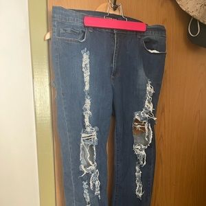Ultra Distressed Cropped Jeans